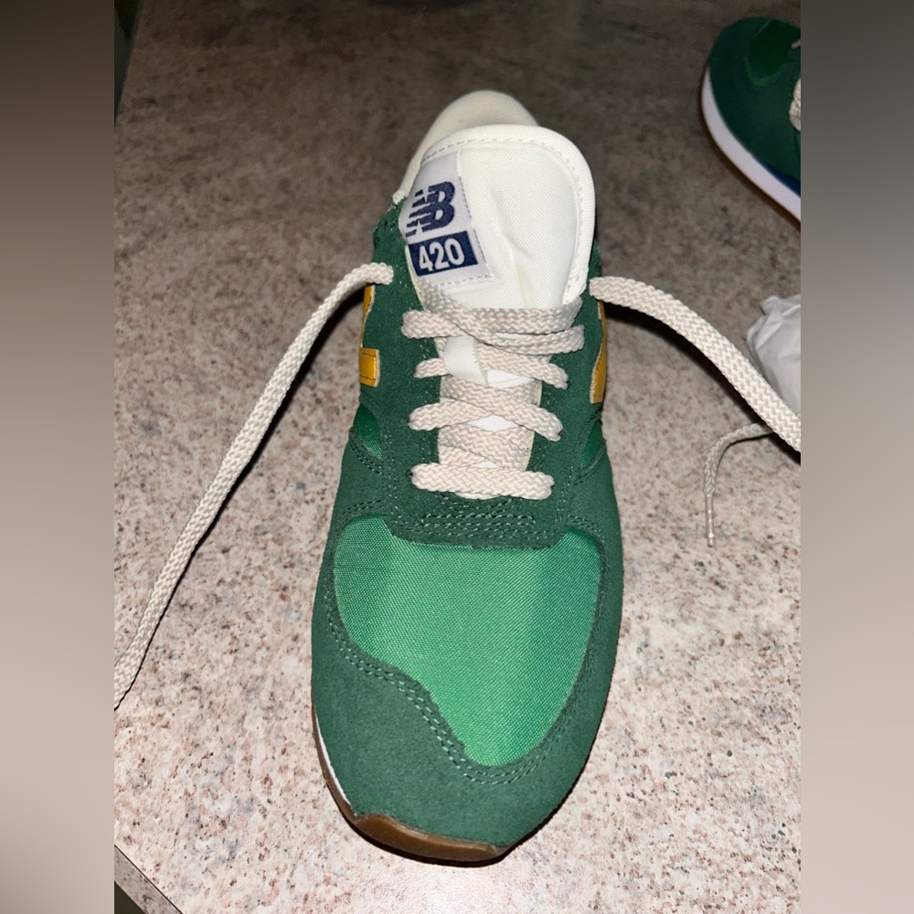 New Balance tennis shoes